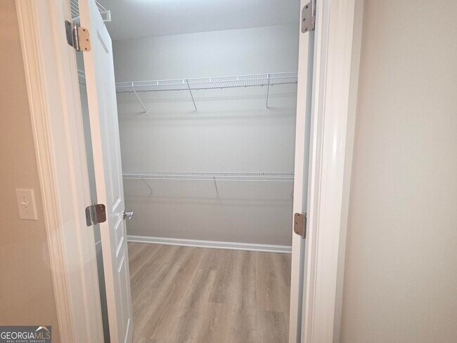 Building Photo - 6105 Longleaf Dr