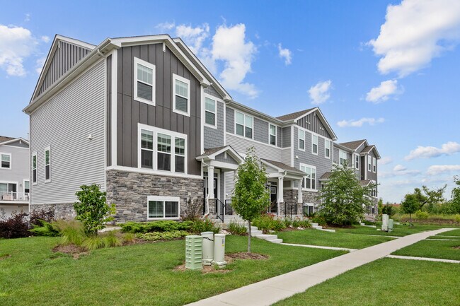 Building Photo - 553 Wolverine Dr
