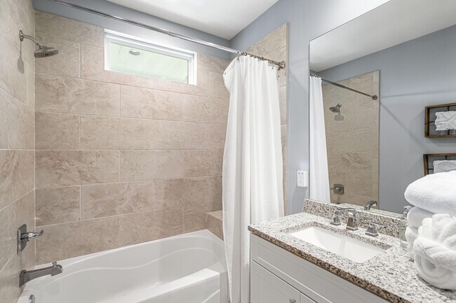 Building Photo - 4923 E County Hwy 30A