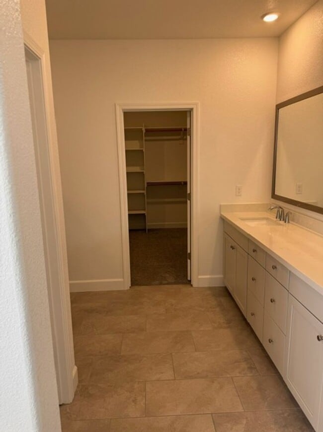 Building Photo - Beautiful home in Northlake!