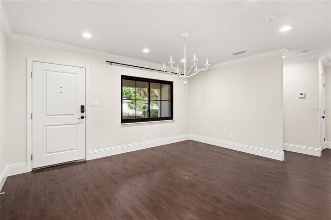 Building Photo - 648 Fitzwalter Dr