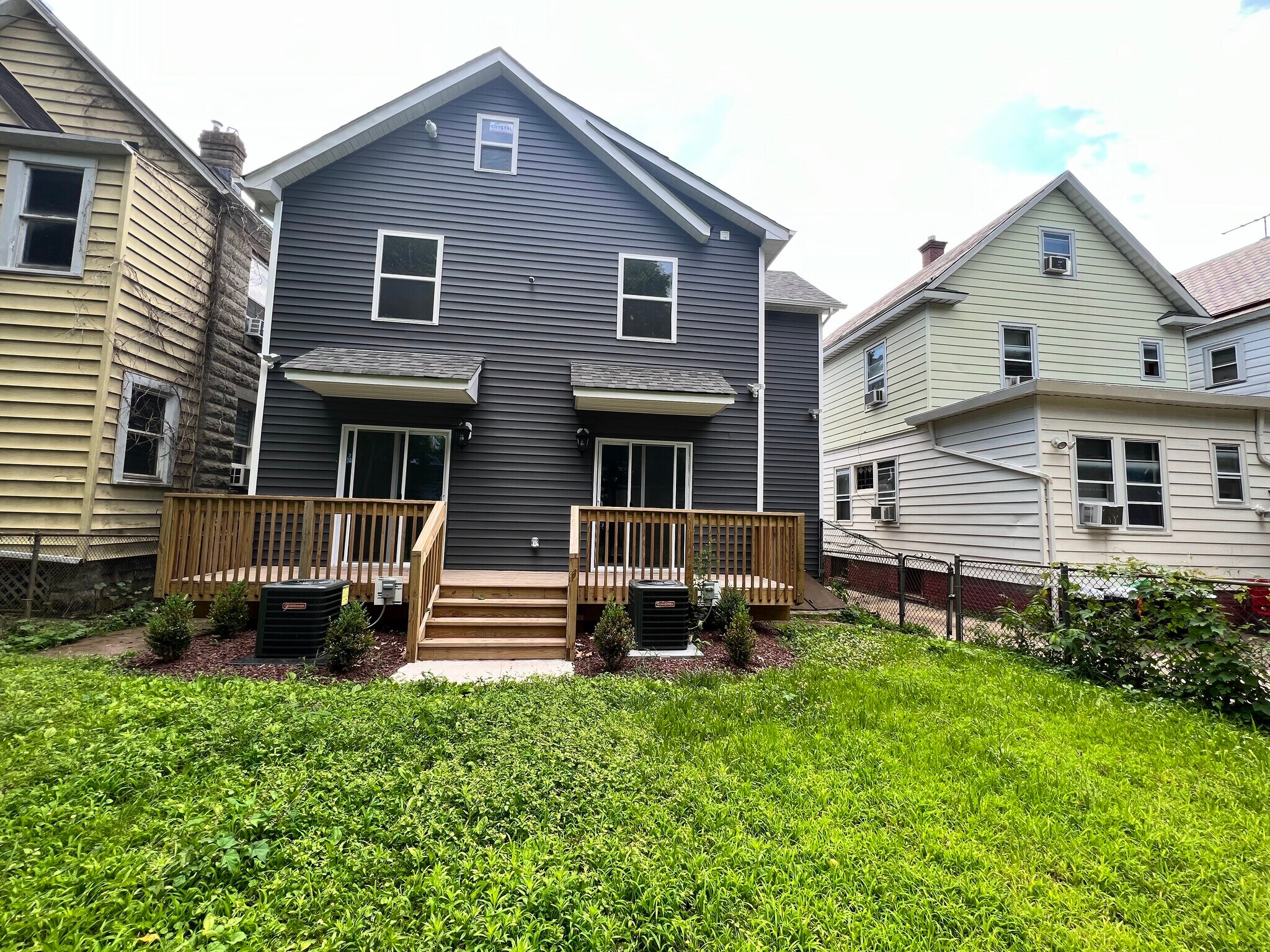 Building Photo - 75 Plum St