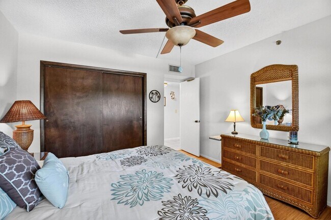 Building Photo - 3425 Via Poinciana