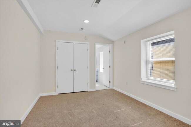 Building Photo - 541 N Orianna St