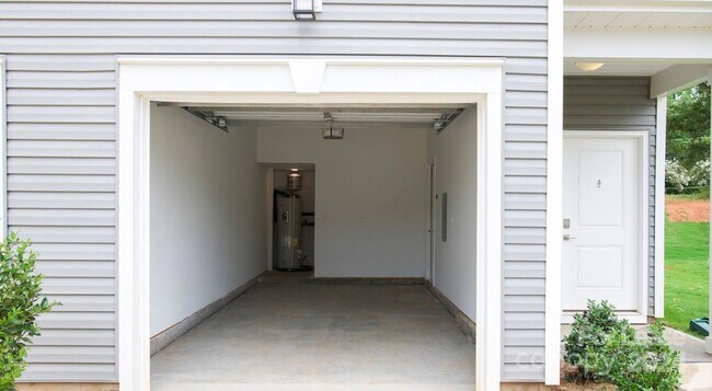 Building Photo - 1018 Catalyst Blvd