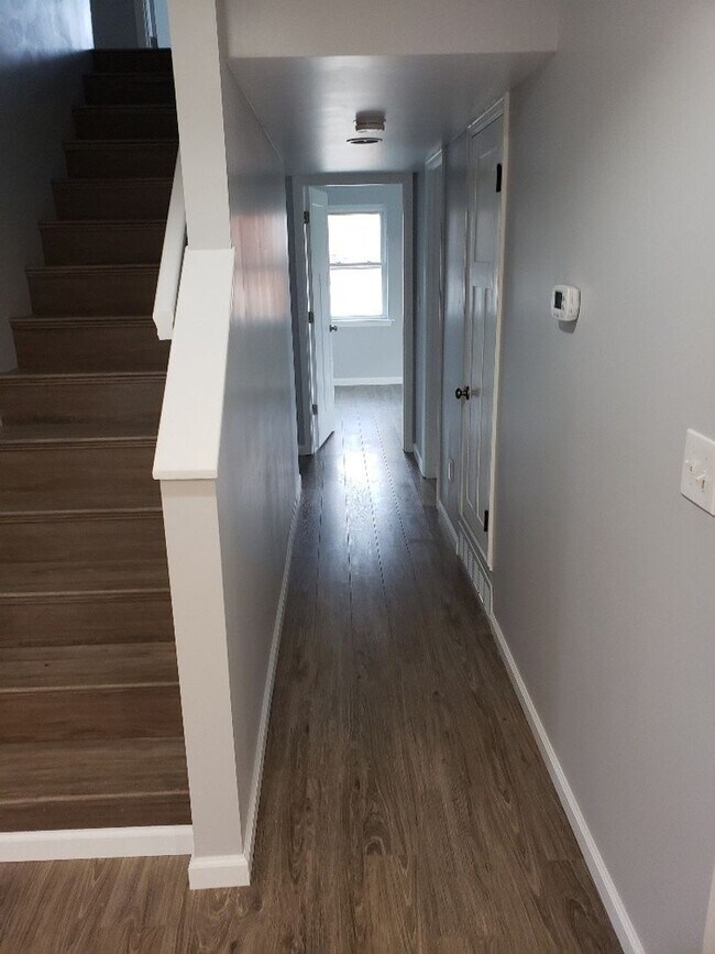 Building Photo - Grab this beauty before it's gone!