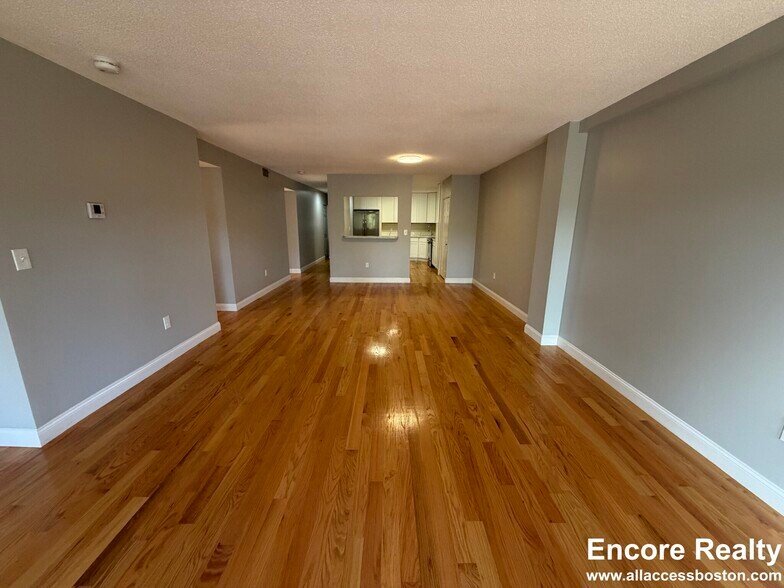 Building Photo - 1751 Beacon St