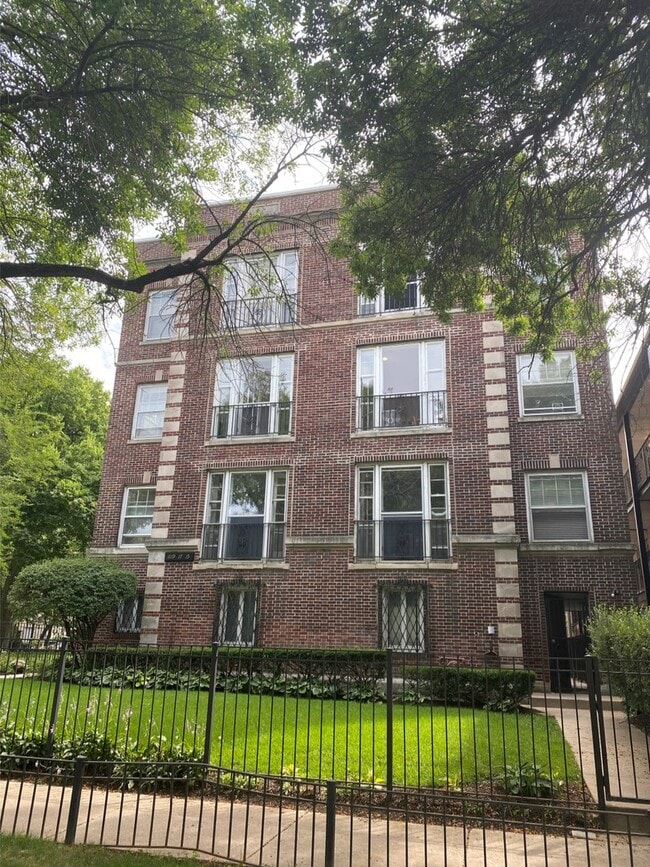 Primary Photo - 1117 W Lunt Ave