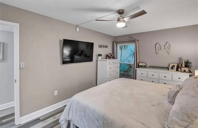 Building Photo - 661 Poinsettia Ave