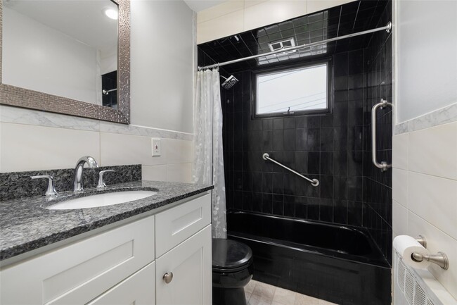 Building Photo - 4100 Meadow Ln