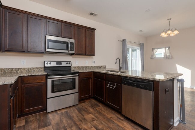 Building Photo - Amazing home in quiet and established neighborhood