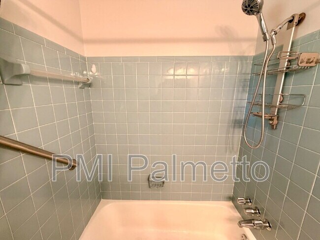 Building Photo - 1727 Sandra Dr