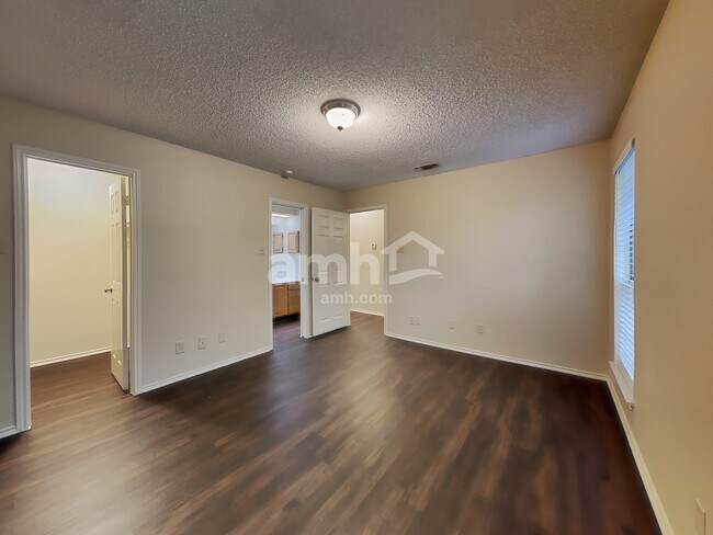 Building Photo - 874 Garden Cir