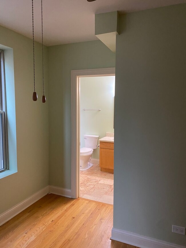 Building Photo - Amazing Renovated 2BED 2BATH