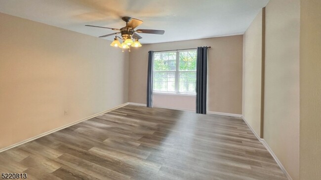 Building Photo - 6 Brookline Ct