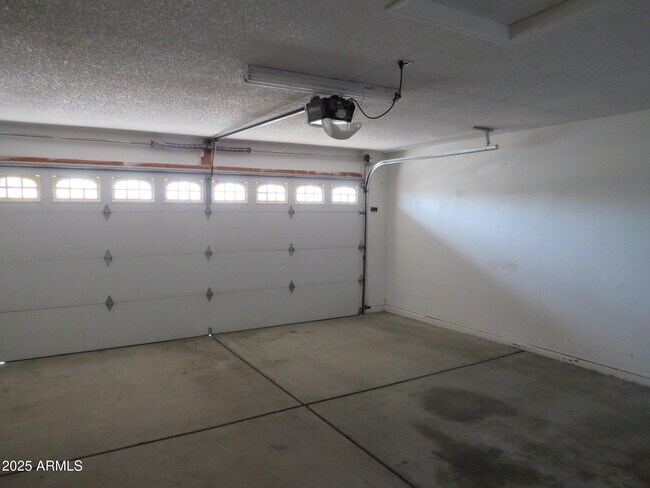 Building Photo - 7914 W Sweetwater Ave