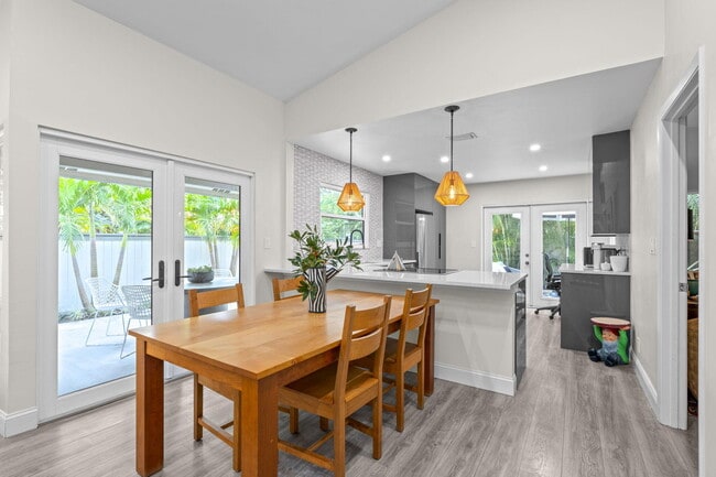 Building Photo - 2474 Bedford Mews Dr