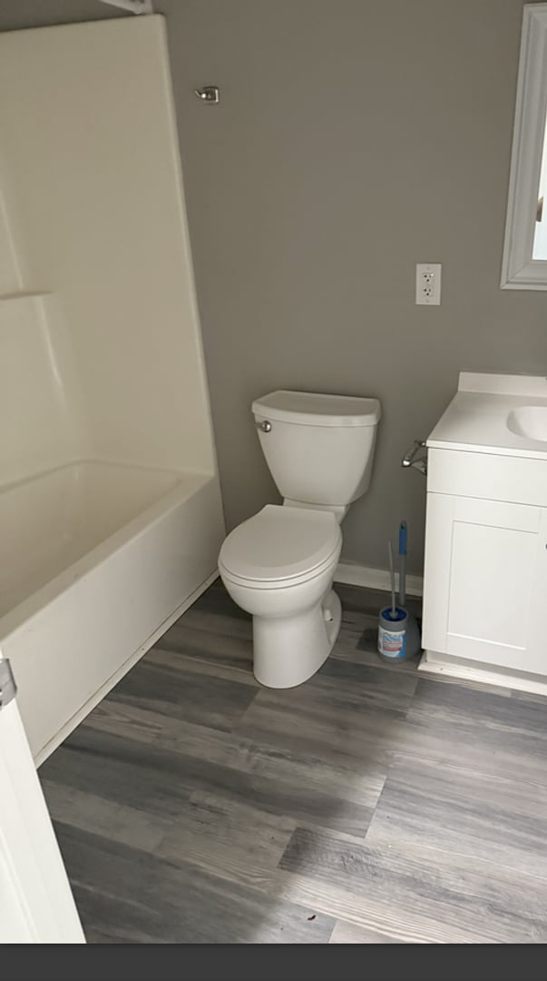 Building Photo - 4BR/ 1.5 bath House