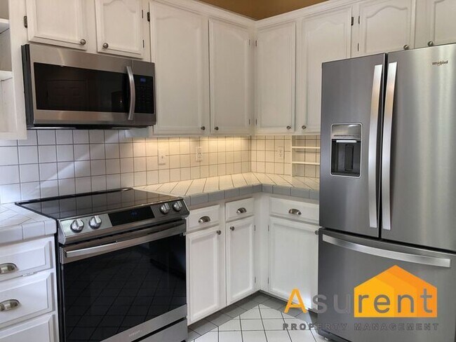 Building Photo - Stunning Home with Beautiful views of Ashland Available Soon!