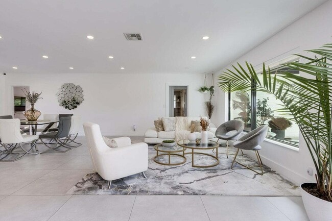 Building Photo - 1049 W Palmetto Park Rd