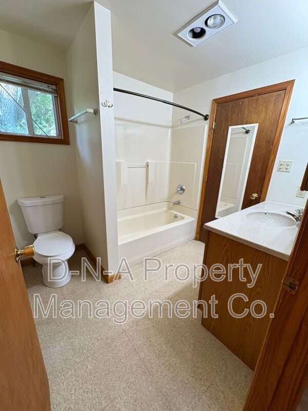 Building Photo - 2843 Bartonsville Ave