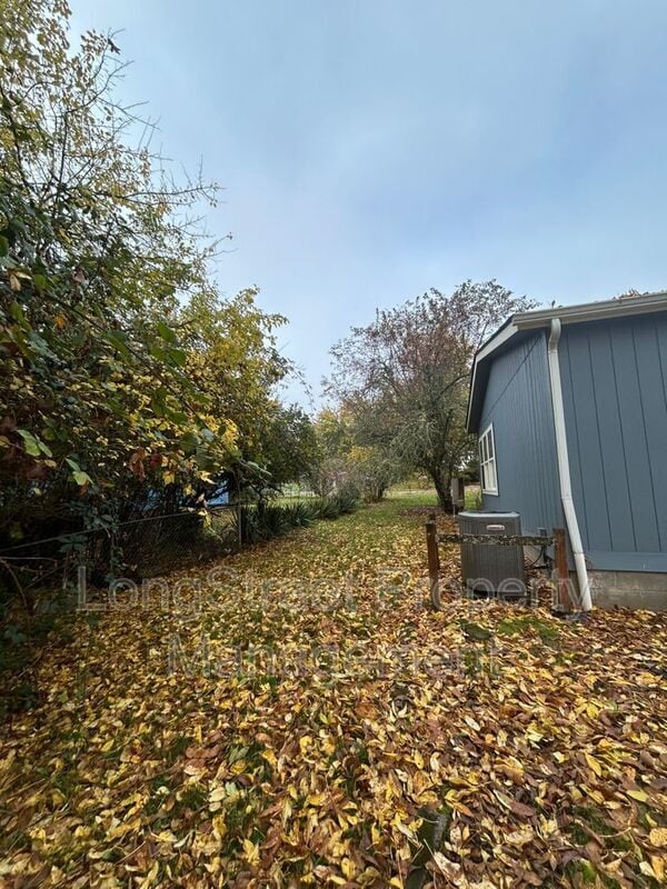 Building Photo - 2520 NW Robinhood St