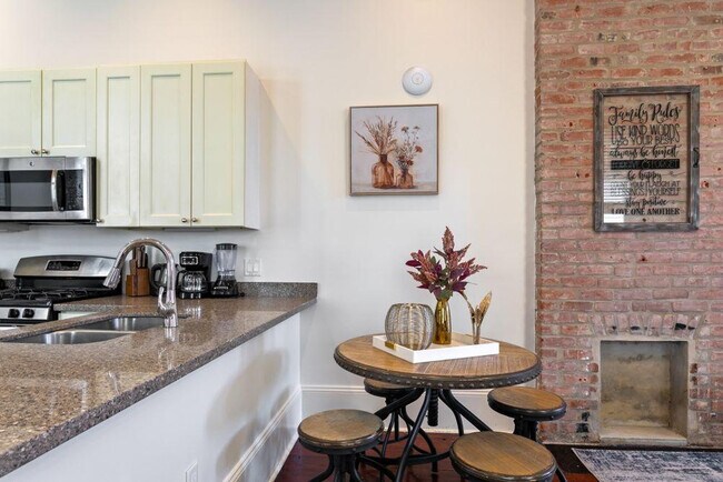 Building Photo - 1501 Robert C. Blakes Sr. Dr