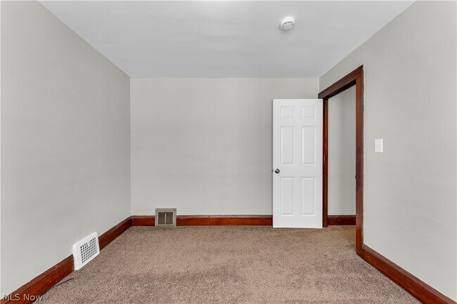 Building Photo - 3554 E 113th St