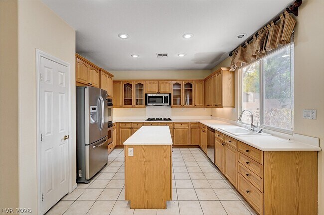 Building Photo - 2544 Kinnard Ave