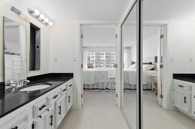 Building Photo - 3500 Galt Ocean Dr