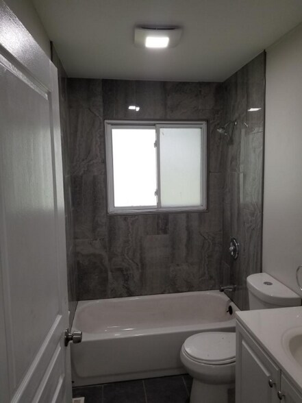 Building Photo - 21901 Sloman St