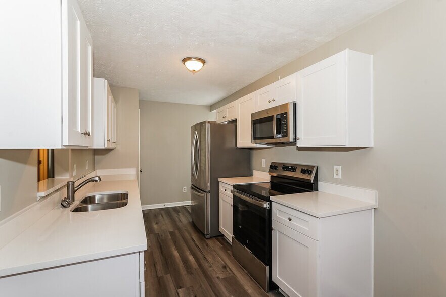 Building Photo - 2121 Hamilton Glen Pl