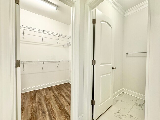 Building Photo - Updated 3 Bedroom High Point Condo with Large Bonus Room!