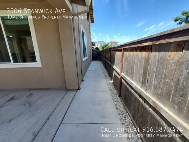 Building Photo - 3906 Stanwick Ave