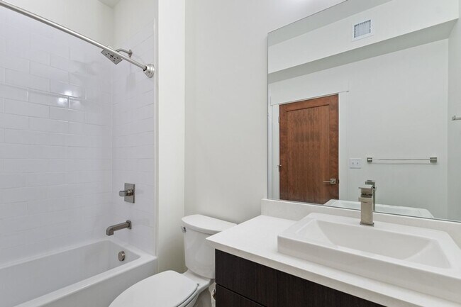 Building Photo - 2 bedroom, 2 bath townhome, close to downtown Whitefish!