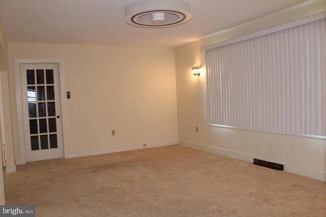 Building Photo - 6031 Rosedale Dr