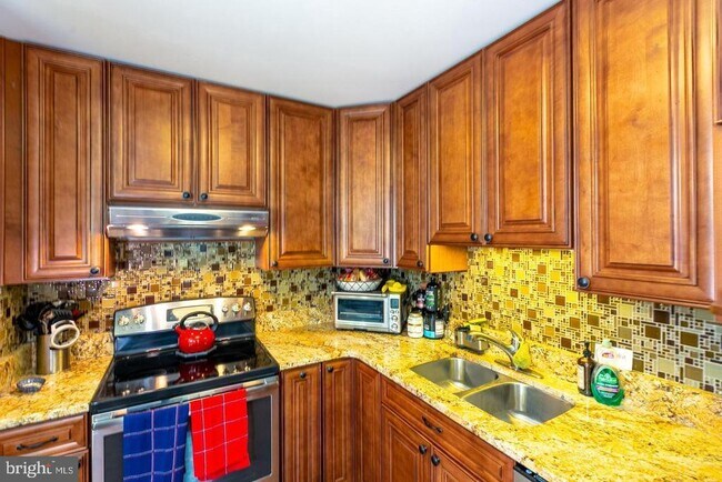 Building Photo - 13662 Barren Springs Ct
