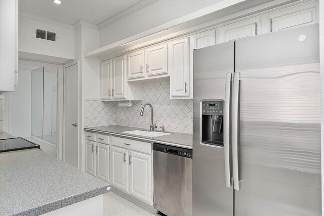 Building Photo - 9400 Doliver Dr