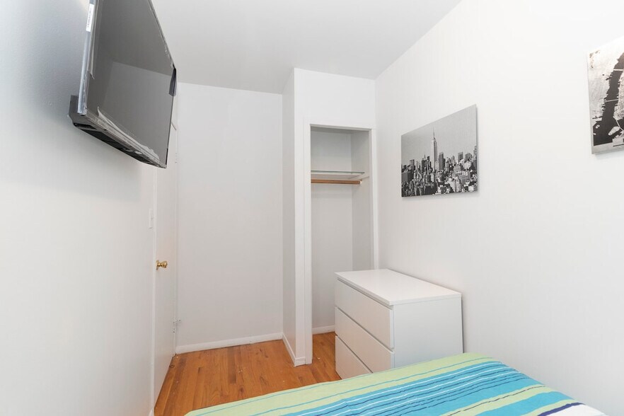 Building Photo - 316 E 96th St