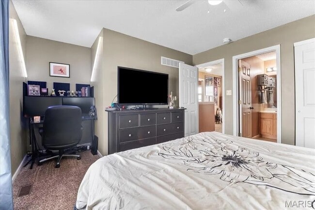 Building Photo - 1082 Chesterfield Dr