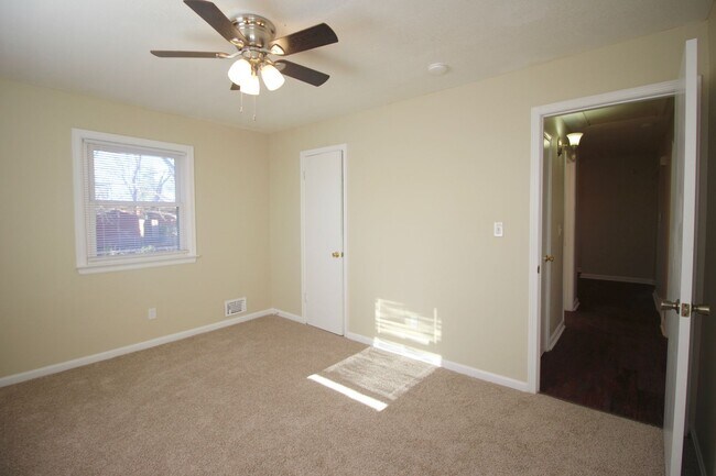 Building Photo - Super 3-brm stone ranch with basement in e...