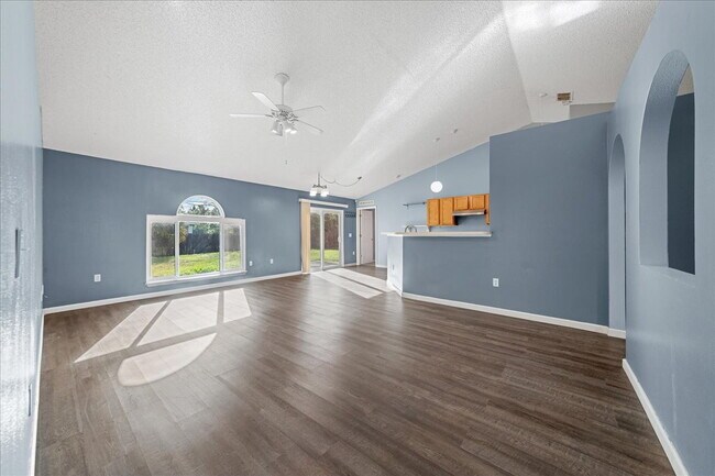 Building Photo - Palm Bay Gem