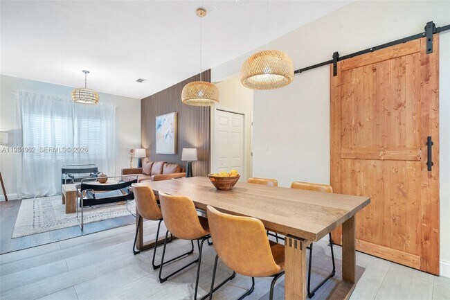 Building Photo - 920 SW 9th St