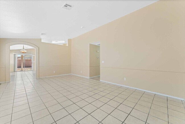Building Photo - Charming Home with Spacious Backyard!