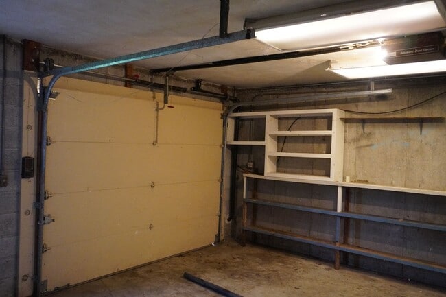 Building Photo - 5716 Alki Rd