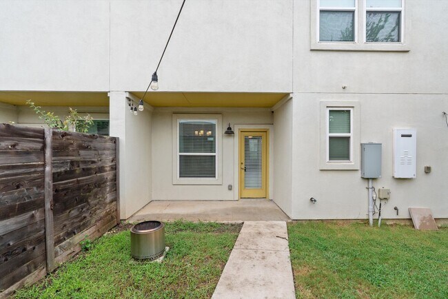 Building Photo - 8809A Whitter Dr