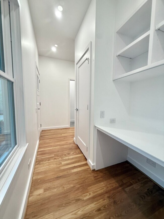Building Photo - 1412 Sul Ross St