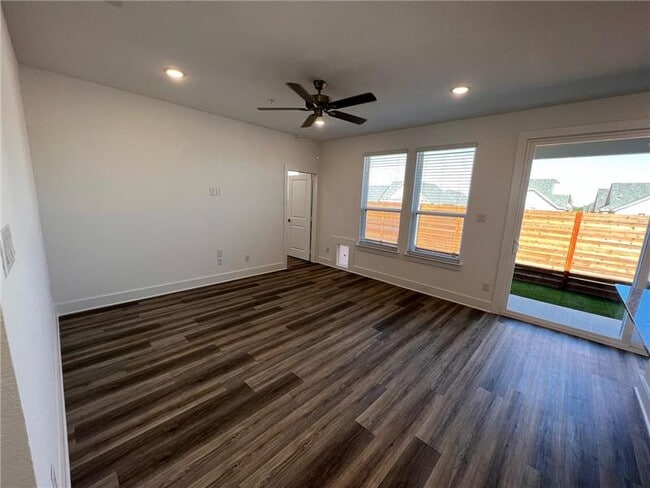 Building Photo - 1609 Cottage Dr