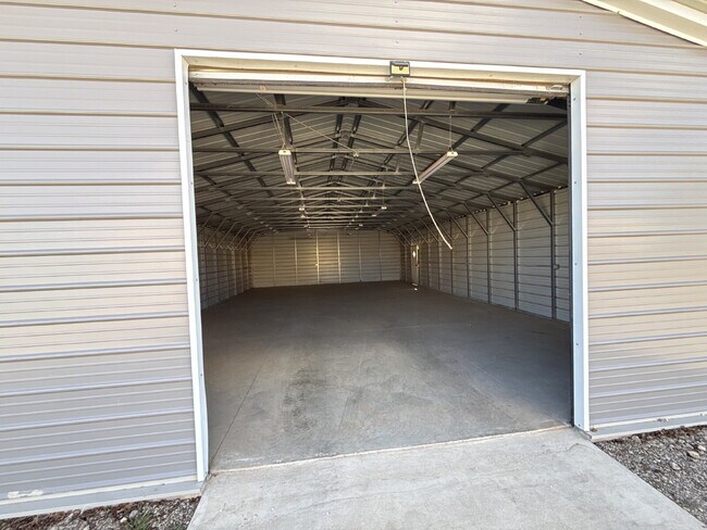 Building Photo - Beautiful Home Outside of City Limits!