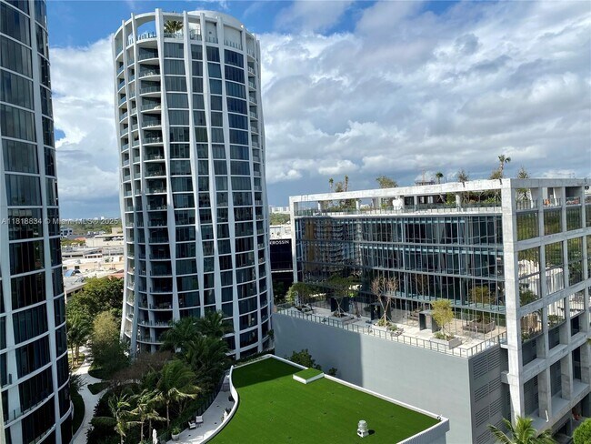 Building Photo - 3400 SW 27th Ave